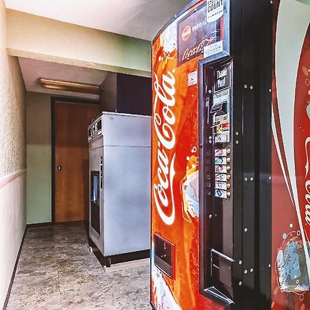 Sky-Palace Inn & Suites ماكوك المظهر الخارجي الصورة