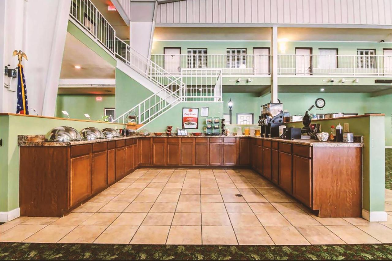 Sky-Palace Inn & Suites ماكوك المظهر الخارجي الصورة