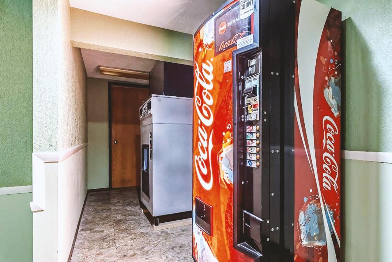 Sky-Palace Inn & Suites ماكوك المظهر الخارجي الصورة