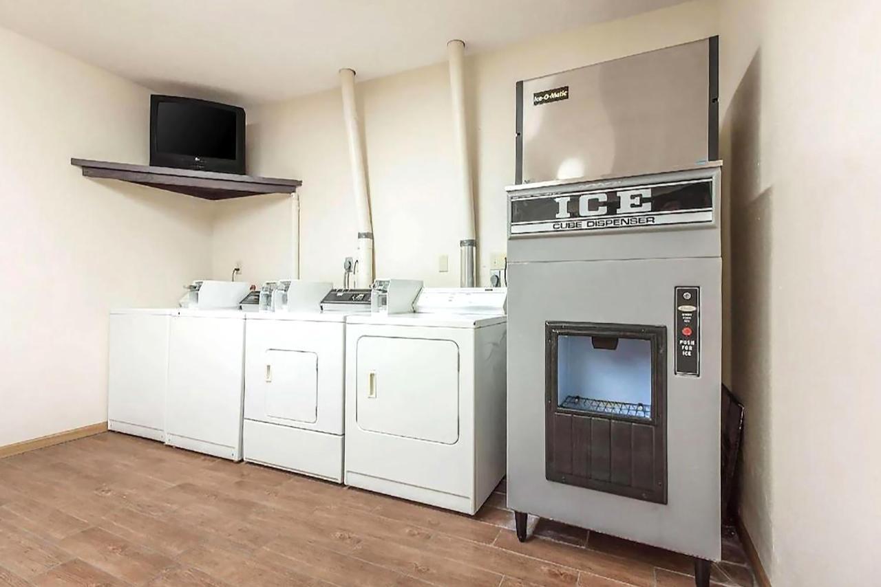 Sky-Palace Inn & Suites ماكوك المظهر الخارجي الصورة